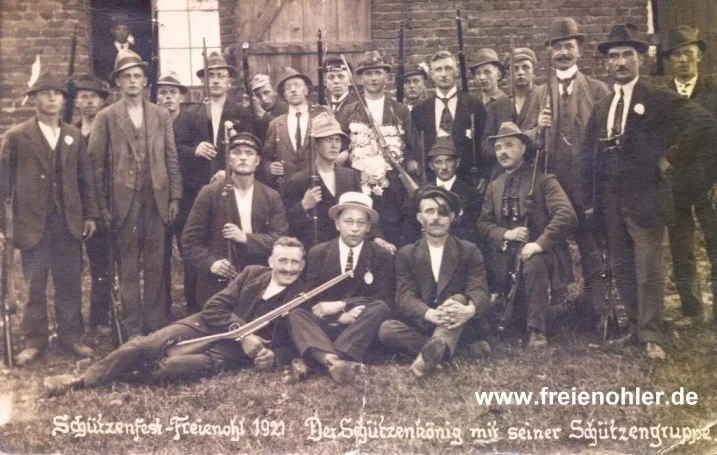 Schützenkönig mit Schützengruppe 1921