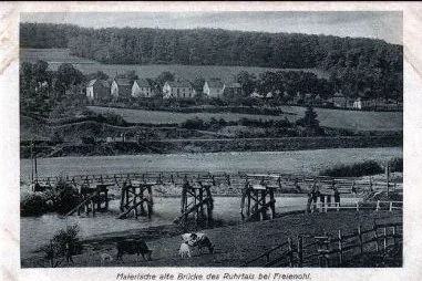 Malerische alte Brücke des Ruhrtals bei Freienohl