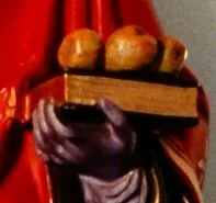 Im Arm hält Nikolaus die Bibel mit 3 goldenen Kugeln