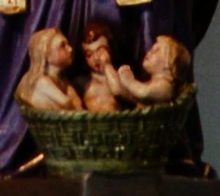 Pökelfass mit den drei Kindern zu Füßen des Hl. Nikolaus.