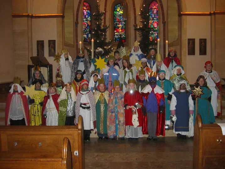 Treffen aller Sternsingergruppen in der Kirche