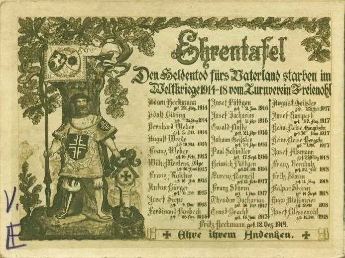 Eine Ansichtskarte als Ehrentafel erinnert an die 31 Verstorbenen Mitglieder des Turnvereins 1888 Freienohl im Weltkrieg 1914-18.