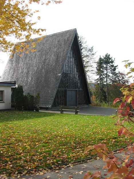 Die "neue" Friedhofskapelle auf dem Waldfriedhof