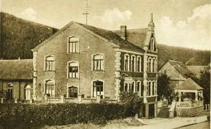 Die Kinderbewahrschule begann im von Pfarrer Falter gebauten „Vereinshaus“ (Haus Hellmann)