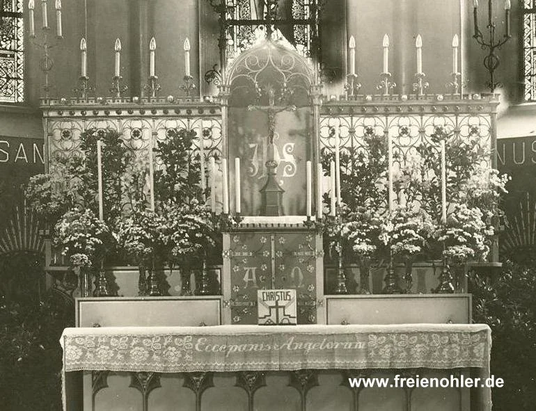 Die Reliquien im Hochaltar waren vom Hl. Candidus († 302 ?) mit seinen Gefährten.