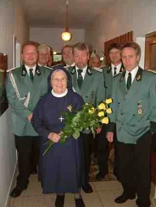 Der Schützenverein gratuliert Schwester Marialdis M. Bäumer zum Goldenen Ordensjubiläum