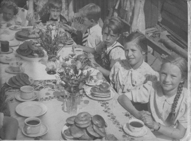 Kaffeetisch - Kinderschützenfest Voßecke. ca. 1949