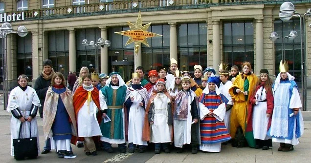 Am 03.01.2005 haben unsere Sternsinger am Aussendungsgottesdienst mit Kardinal Meissner im Kölner Dom teilgenommen