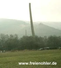 Sprengung des 100m hohen Kamins