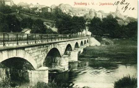 Jägerbrücke in Arnsberg - Schutzmann August Bürger, aus Freienohl, hatte darauf zu achten, dass niemand die baufällige Brücke befuhr.

