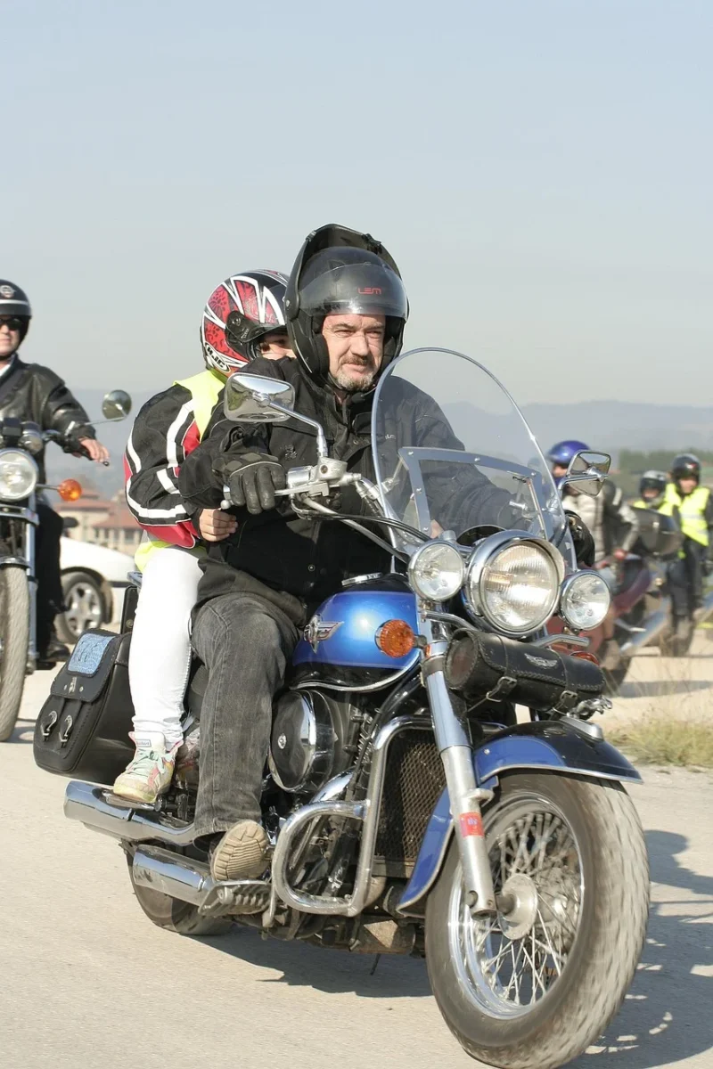 Motorradfahrer mit Sozius