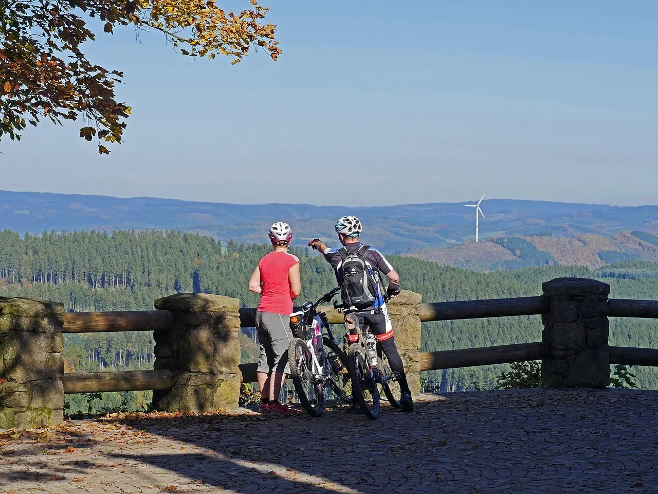 Radfahrer genießen die Aussicht