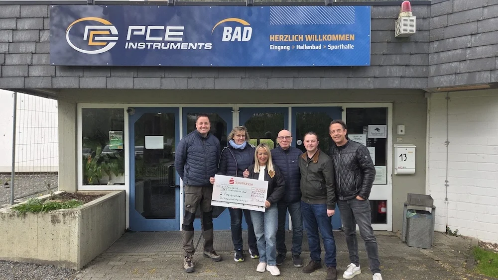Spendenübergabe 2. Freienohler Schockmeisterschaft an das PCE Instruments Bad
